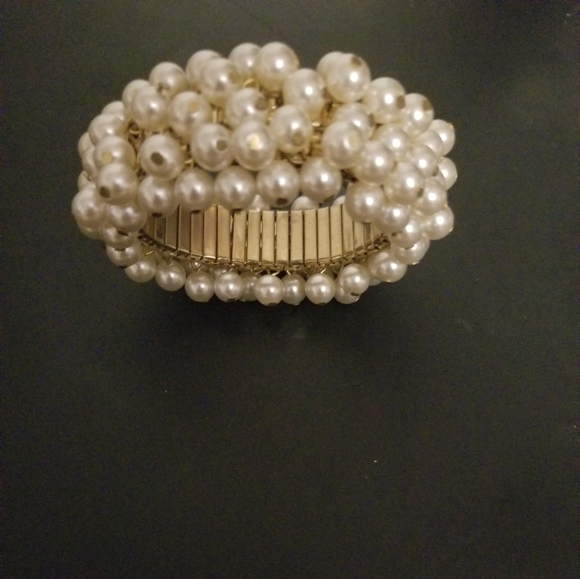 1970's Vintage Pearl Bracelet - Picture 2 of 3